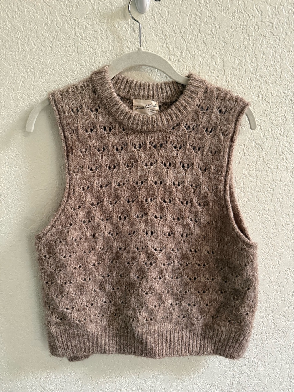 Universal Thread Oatmeal Knit Sleeveless Crewneck Vest
